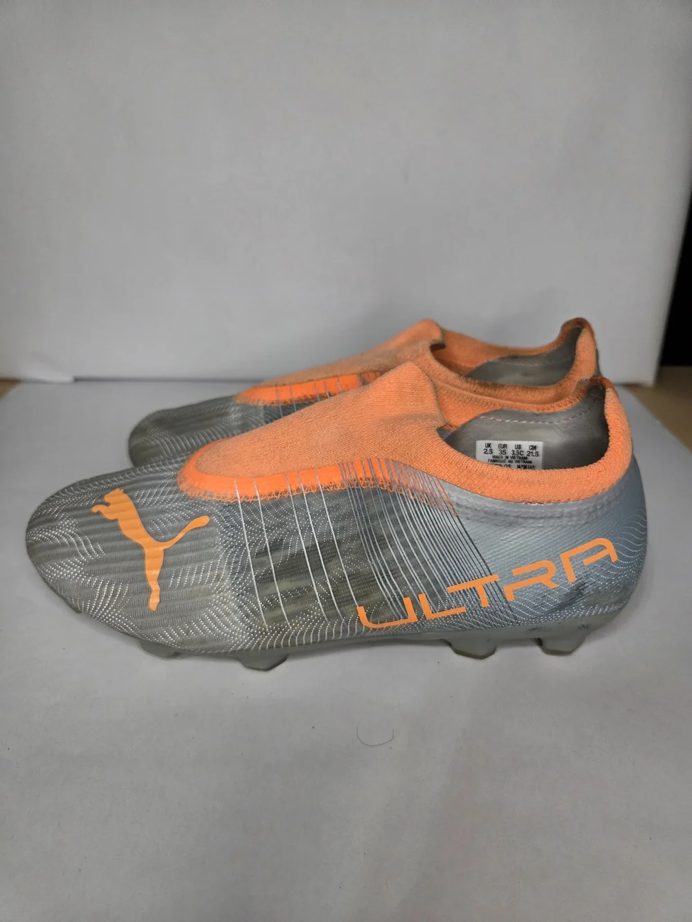 Puma Kids Soccer Cleats Ultra Matryx Pro Tech SZ 3.5 Gray Orange Slip On Laceles